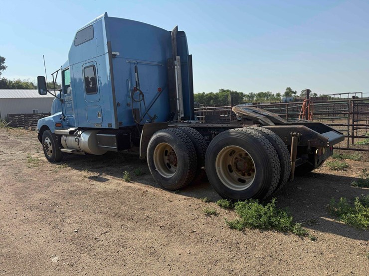 2004-kenworth-semi-image-4