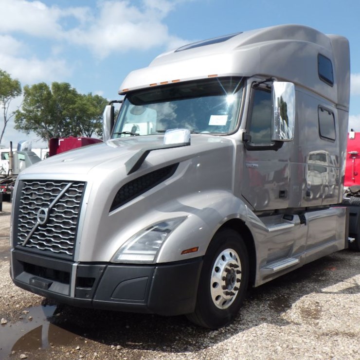 2020 VOLVO VNL860