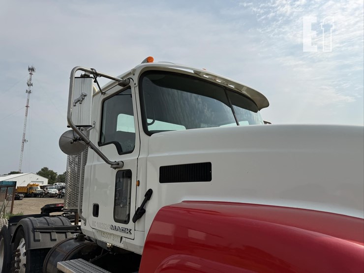 2012-mack-pinnacle-chu613-image-12