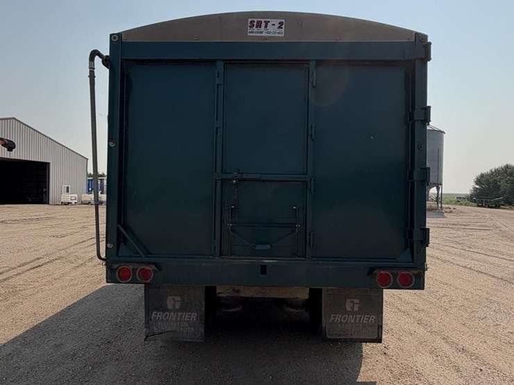 2004-freightliner-columbia-120-image-6