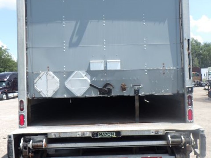 2016-peterbilt-220-image-10