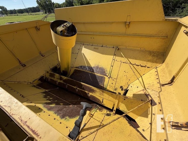 new-holland-tr85-image-14