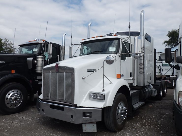 2016-kenworth-t800-image-1