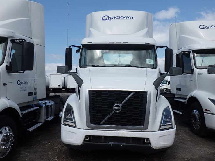 2019-volvo-vnr300-image-2