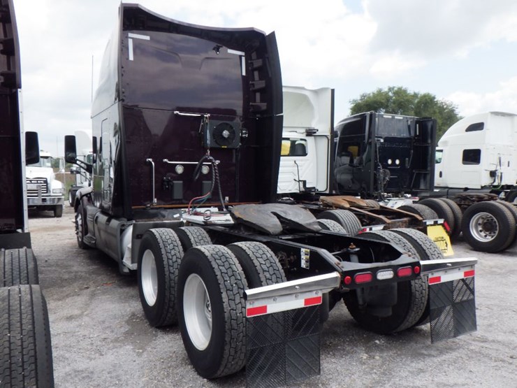 2019-peterbilt-579-image-15