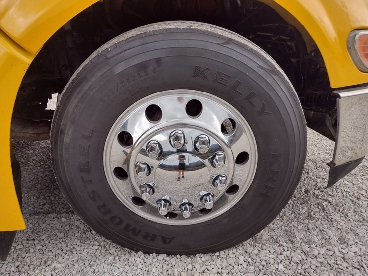 peterbilt-384-image-31