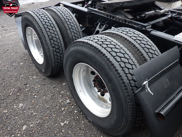 2023-peterbilt-579-image-6