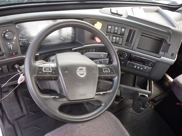 2020-volvo-vnr300-image-16
