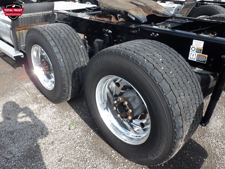 2024-kenworth-t680-image-13