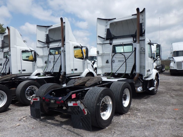2020-volvo-vnr300-image-7
