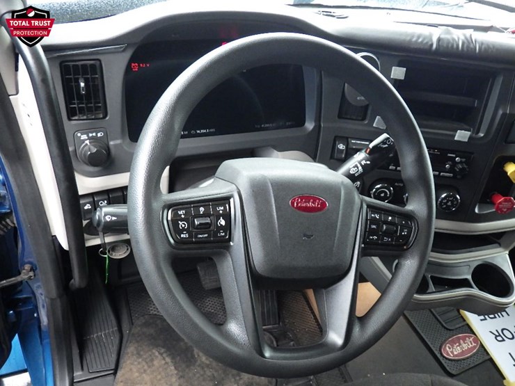 2023-peterbilt-579-image-21