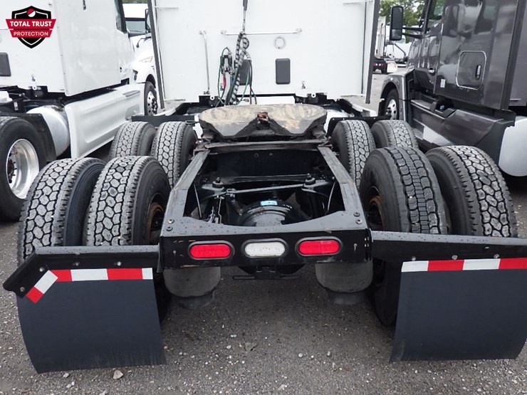 2023-peterbilt-579-image-13