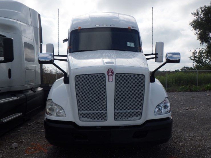 2021-kenworth-t680-image-2