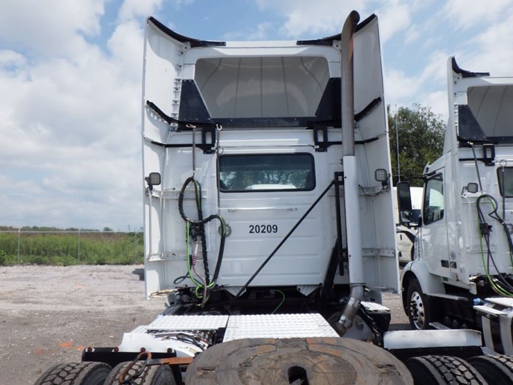 2020-volvo-vnr300-image-13