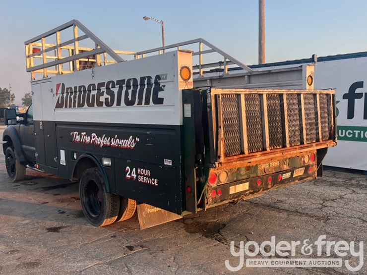 2011-ford-f550-image-4