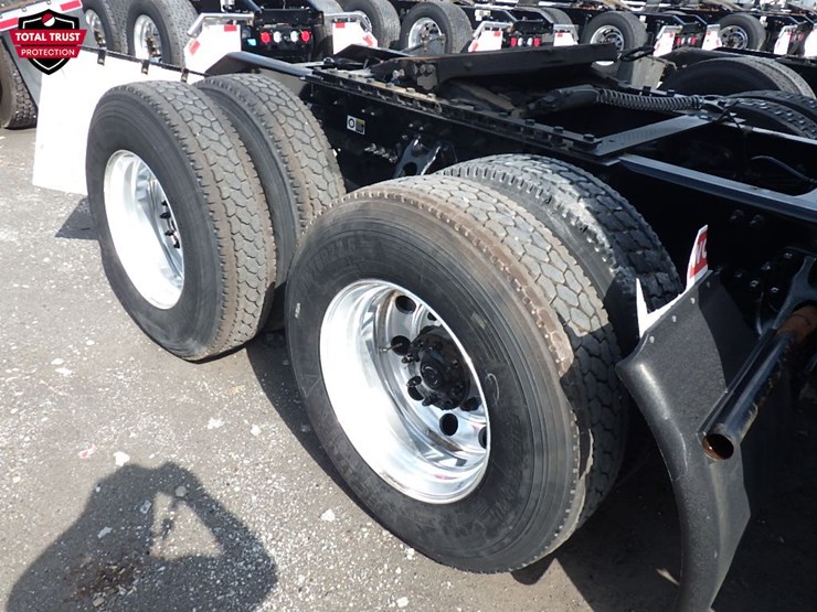 2025-kenworth-t680-image-8