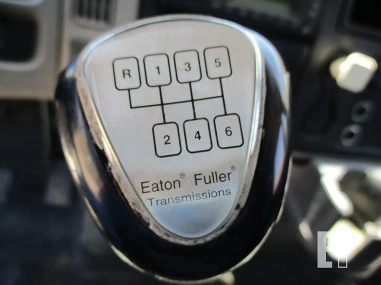 2010-international-durastar-4300-image-10
