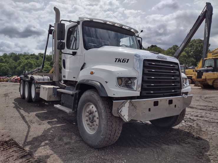 freightliner-114sd-image-39