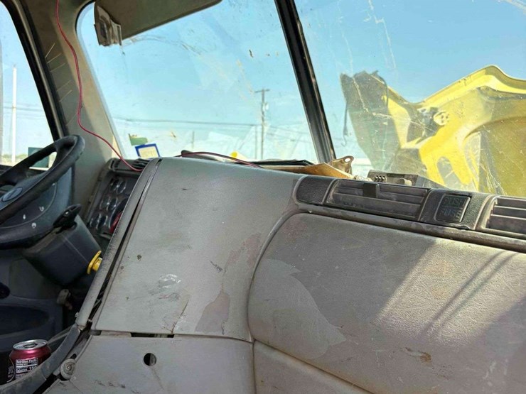 2007-freightliner-columbia-120-image-12