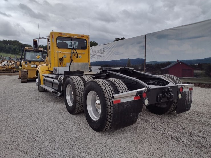 peterbilt-384-image-43