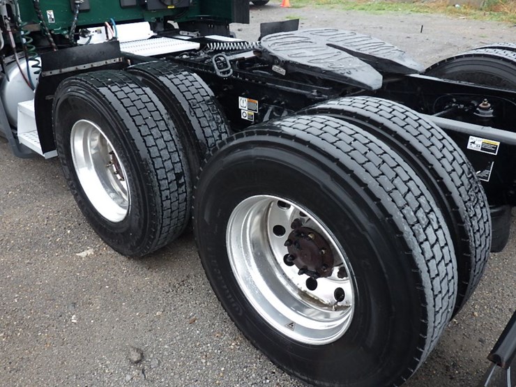 2021-peterbilt-579-image-16