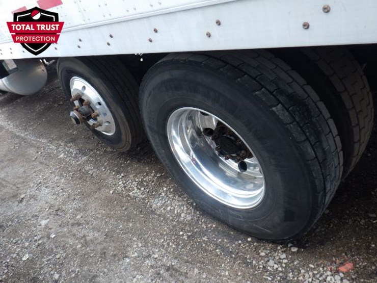 2020-peterbilt-348-image-12