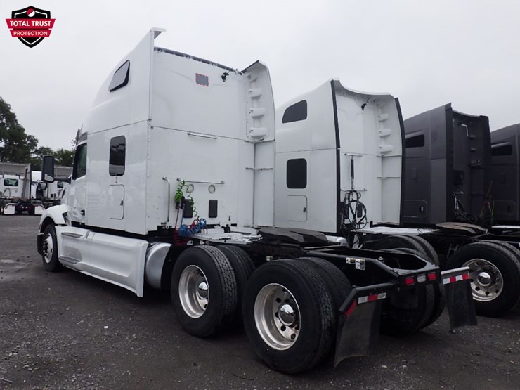 2023-peterbilt-579-image-16
