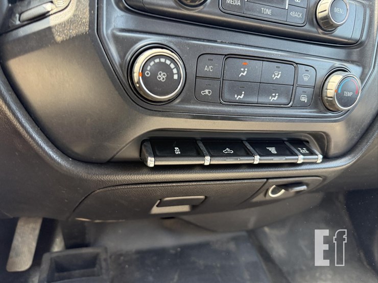 2015-chevrolet-3500hd-image-25
