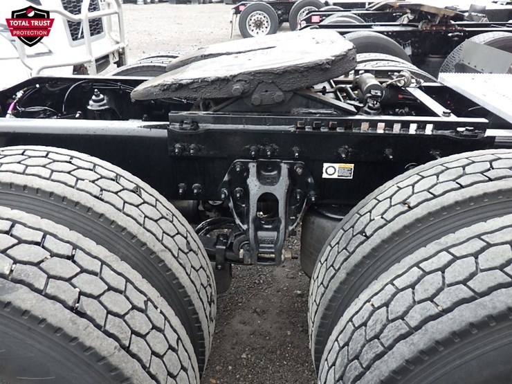 2023-peterbilt-579-image-10