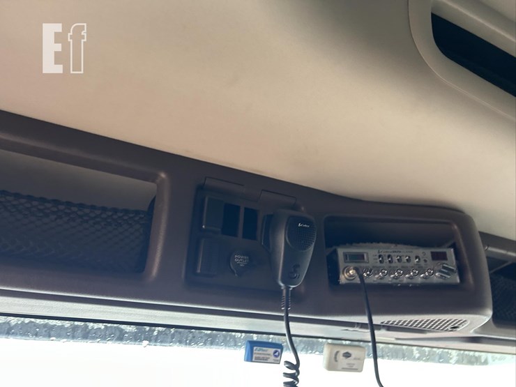 2015-volvo-vnm62t630-image-33