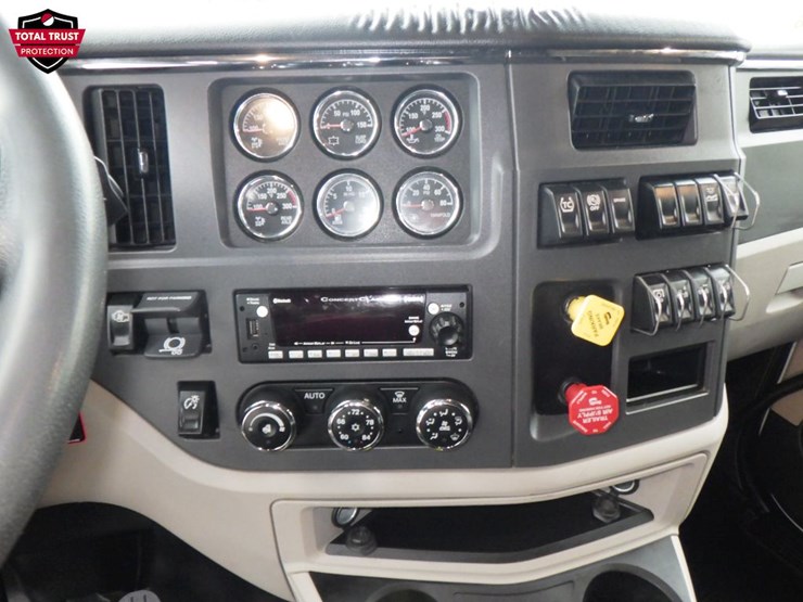 2022-peterbilt-579-image-23