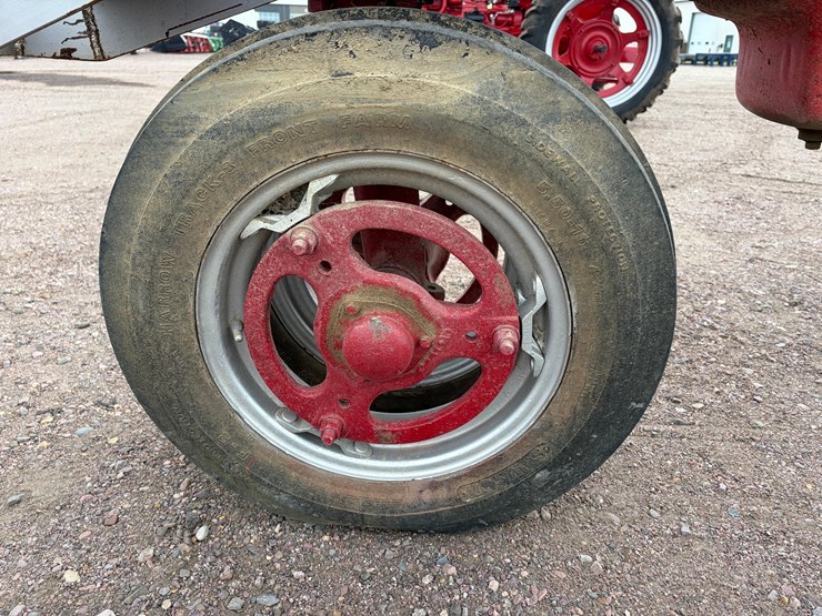 1948-ihc-farmall-h-tractor-image-8