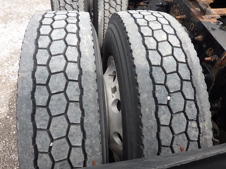 2016-freightliner-cascadia-125-evolution-image-9