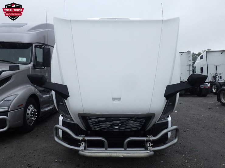 2023-volvo-vnl860-image-28