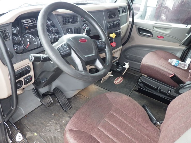 2019-peterbilt-579-image-21