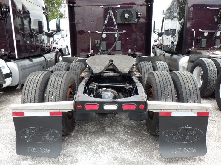 2019-peterbilt-579-image-11
