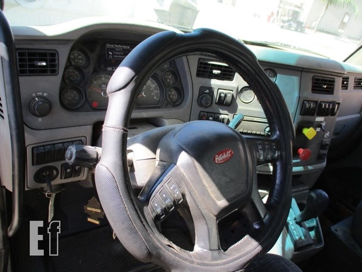 2016-peterbilt-579-image-14