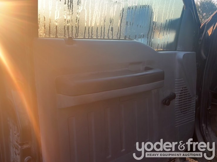 2011-ford-f550-image-21