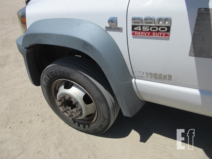 2010-dodge-ram-4500-image-32