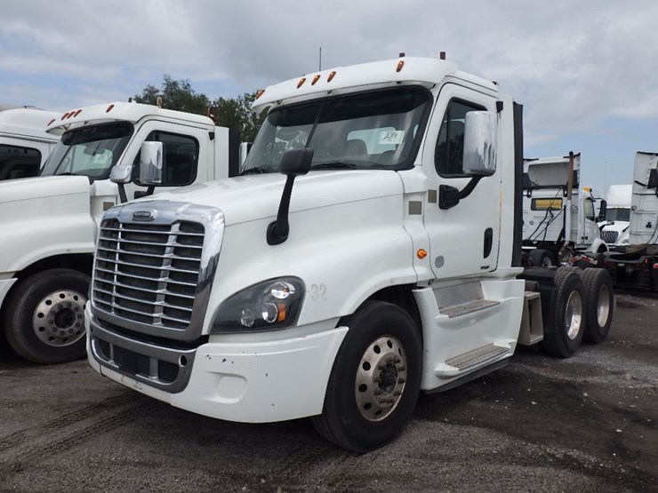 2017-freightliner-cascadia-125-image-1