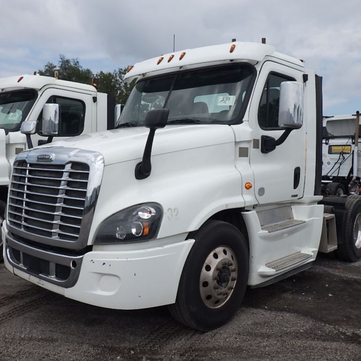 2017 FREIGHTLINER CASCADIA 125