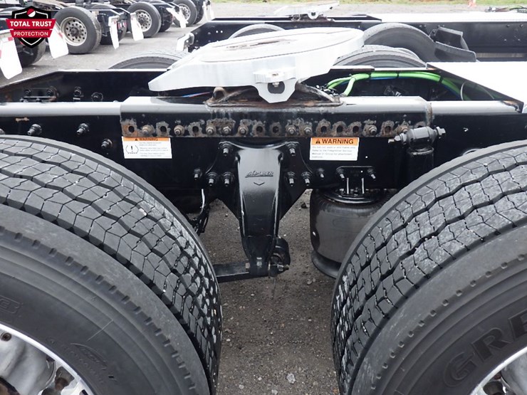 2024-freightliner-cascadia-126-image-7