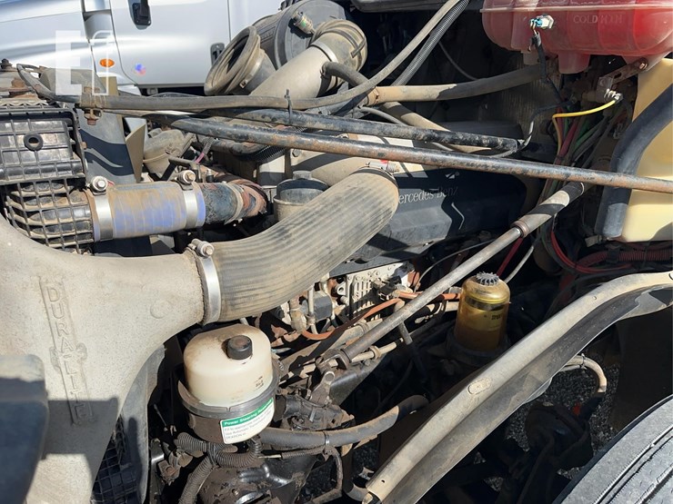 2004-freightliner-columbia-120-image-27