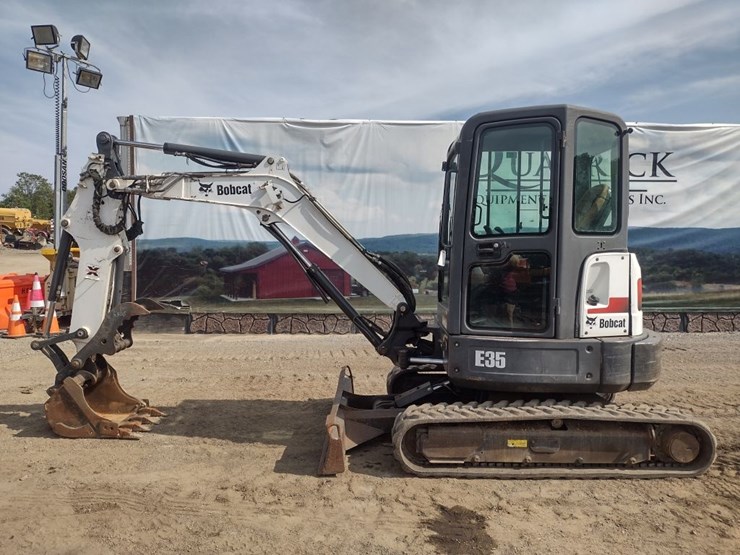 bobcat-e35-image-1