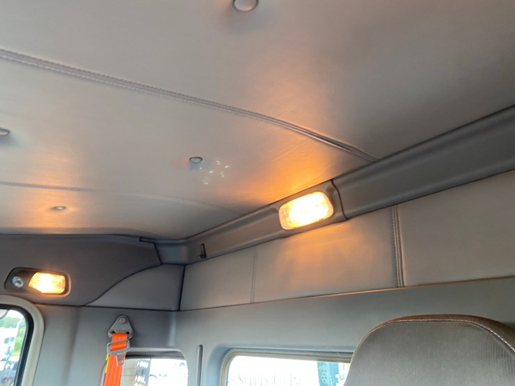 2018-kenworth-t440-image-105