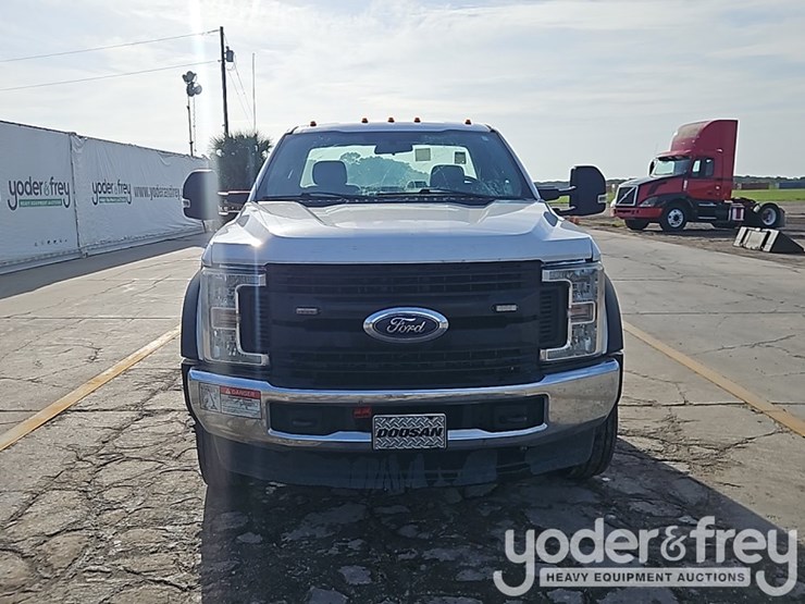 2017-ford-f550-image-10