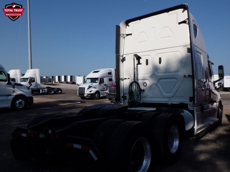 2022-freightliner-cascadia-126-image-7