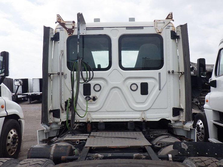 2017-freightliner-cascadia-125-image-13