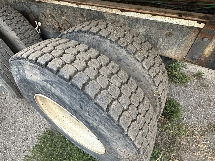 1988-ford-l9000-image-30