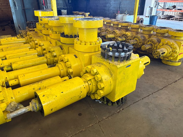 (2-x-$)-7-1/16”-15k-hydraulic-frac-valves,-field-ready-image-1